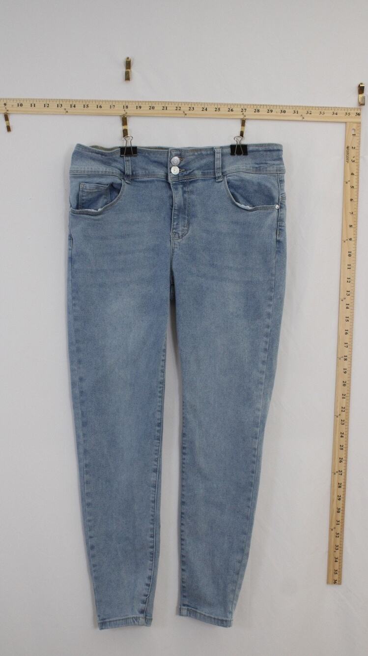 Frenzy Women's 13/31 Skinny Jeans Stretch Denim Light Wash Blue Double Button